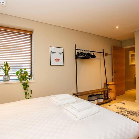 Modern 3 Bedroom Apartment In Paddington Londra Dış mekan fotoğraf