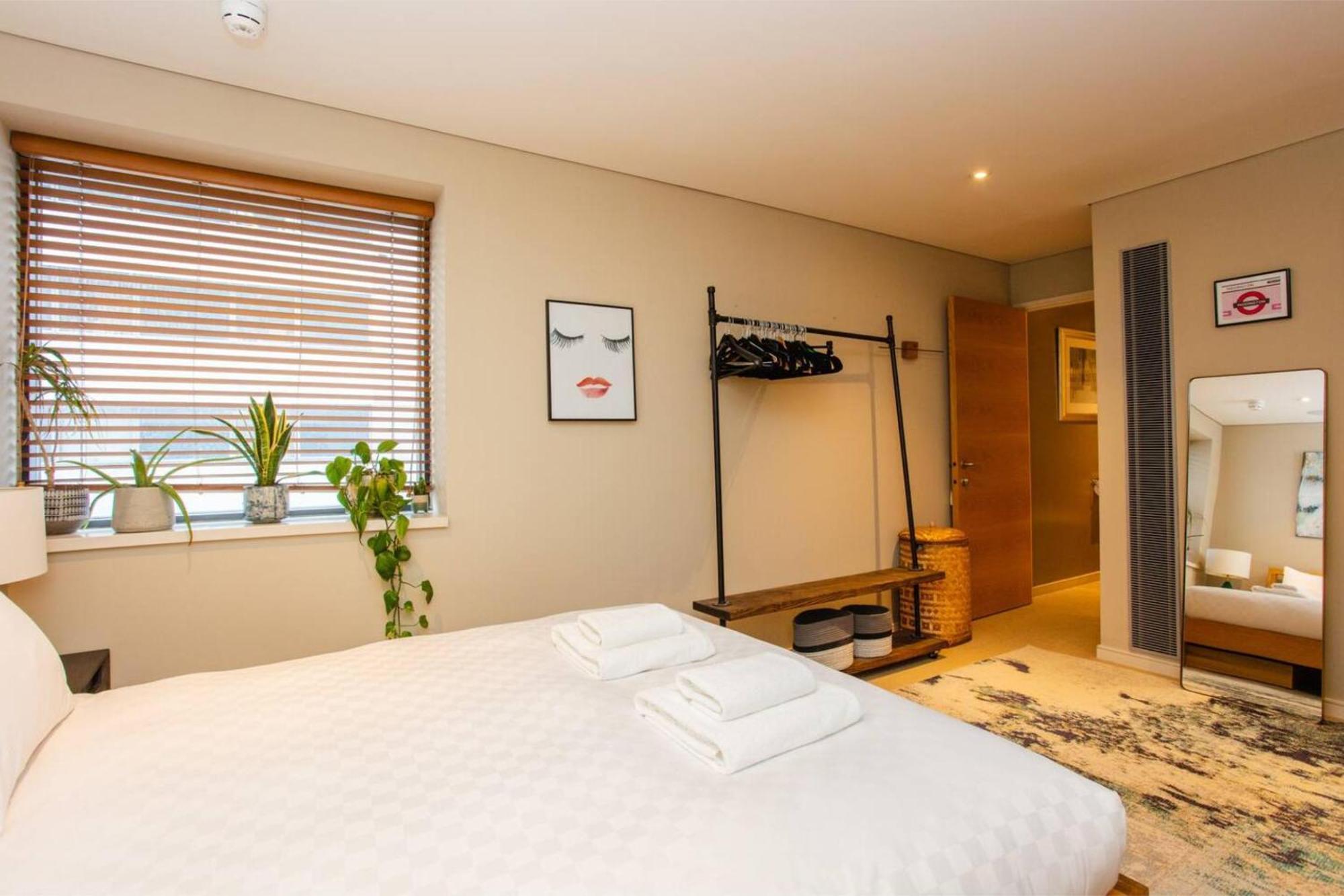 Modern 3 Bedroom Apartment In Paddington Londra Dış mekan fotoğraf